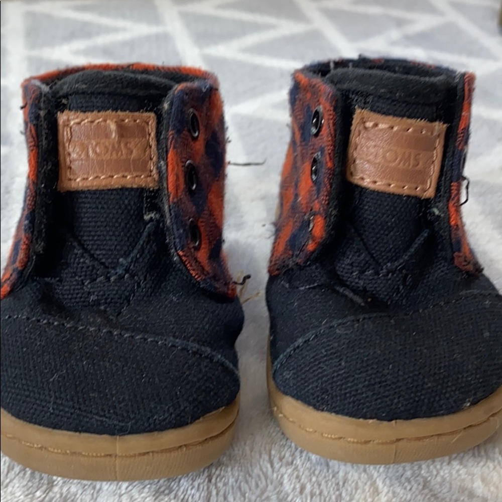Baby TOMS perfect for fall!